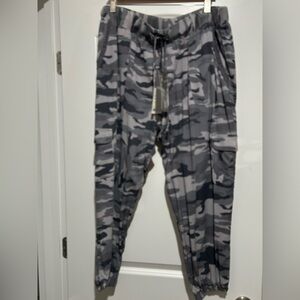 Women’s Gray Camo Cargo Joggers - XL